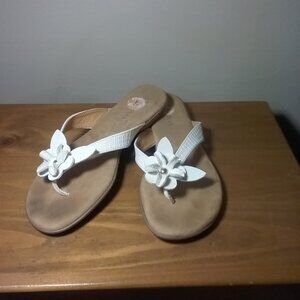 Aerosols white flower sandals
